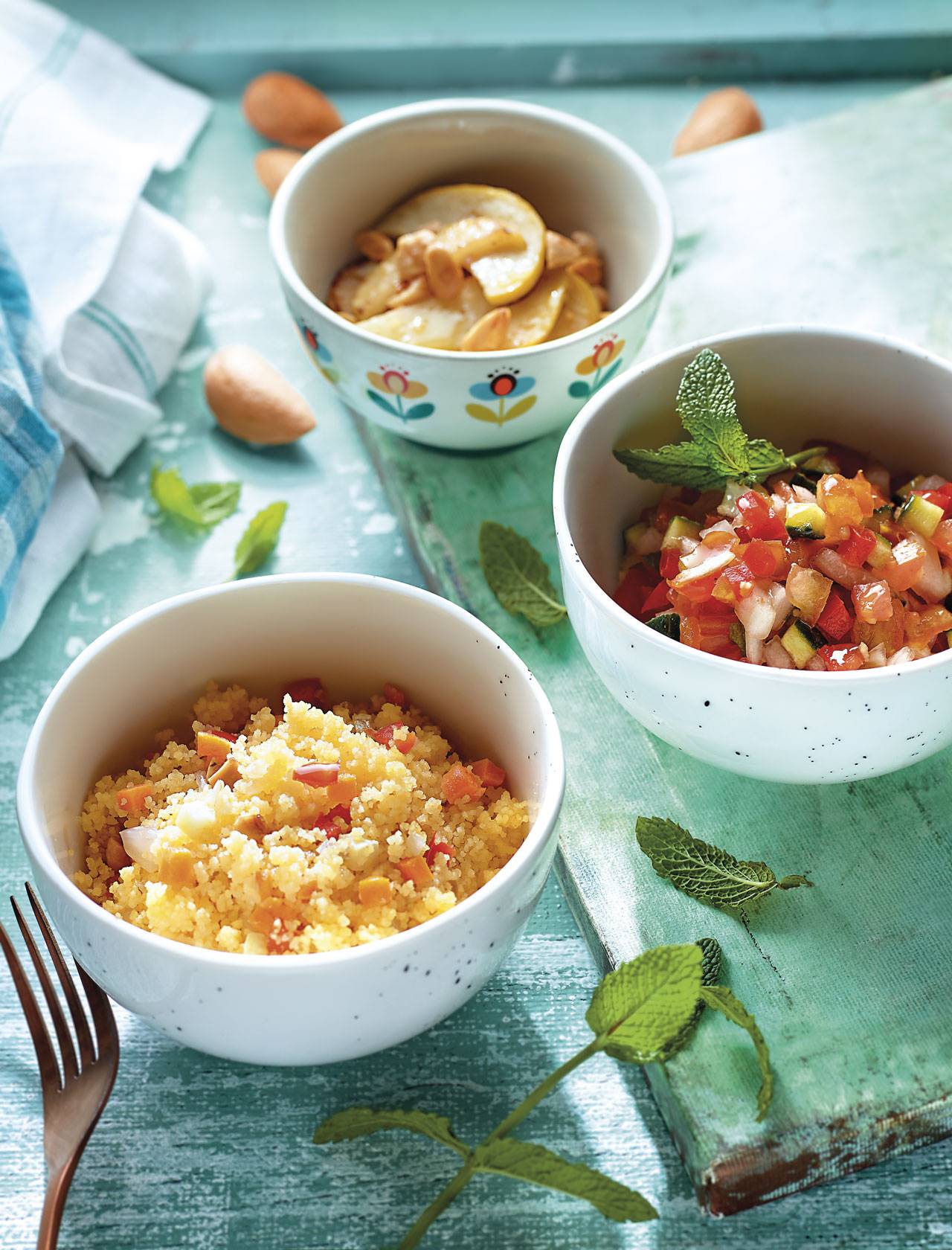 Cuscús con verduras, manzana, almendras y pipirrana