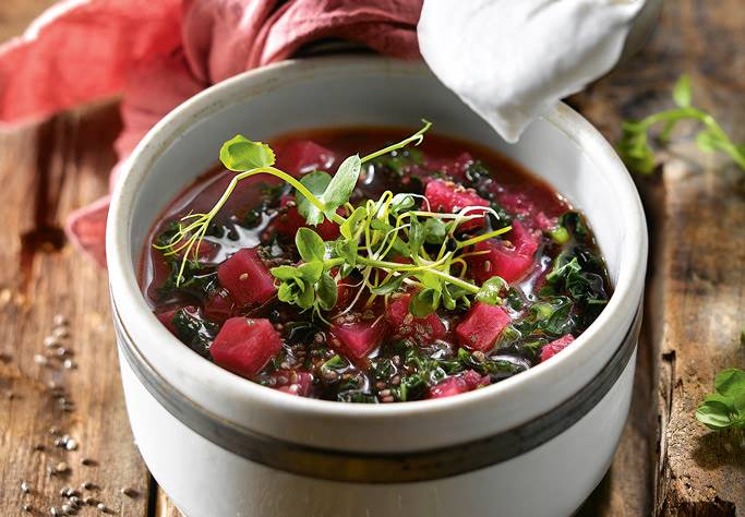 Sopa borsch con nata de coco