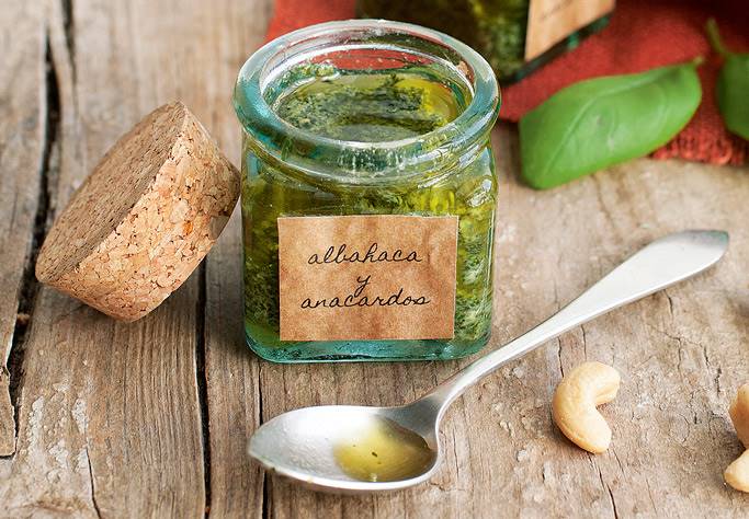 Salsa de albahaca y anacardos