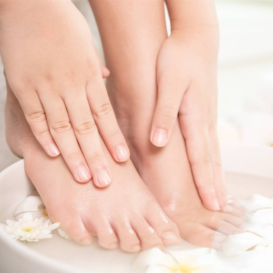 Manos y pies fríos: 4 ejercicios de hidroterapia para entrar en calor