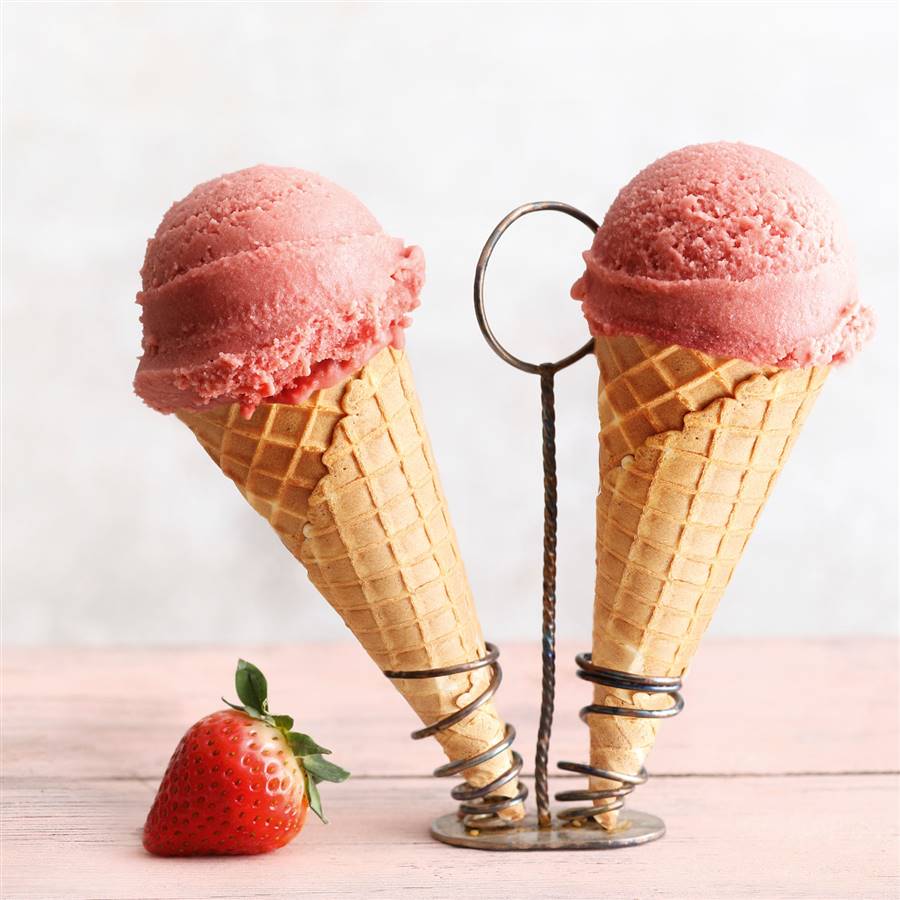 Helado de fresa y anacardos