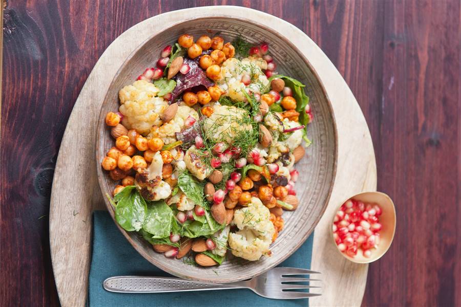 Ensalada de garbanzos y coliflor