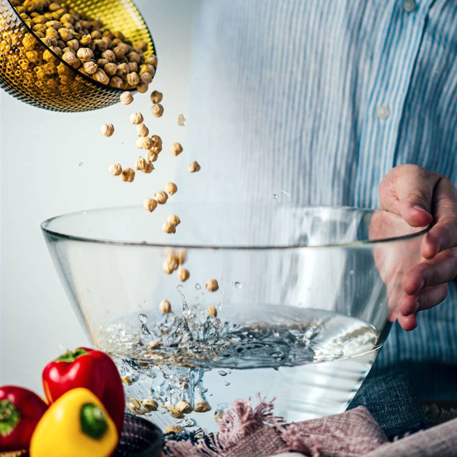 8 formas de hacer garbanzos más allá de los guisos (¡postre incluido!)