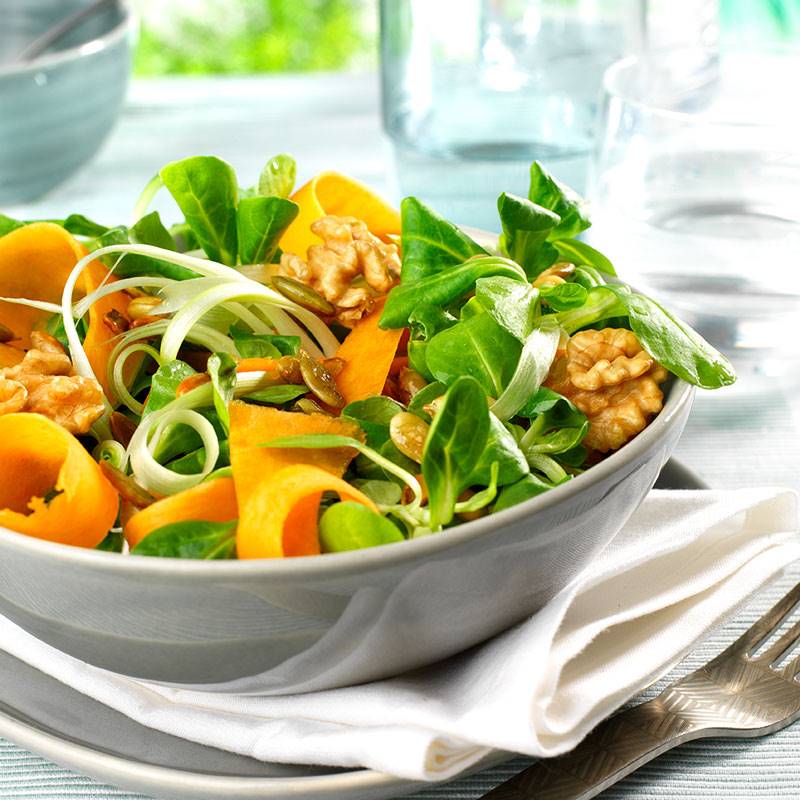 Ensalada de canónigos con nueces y calabaza a la naranja