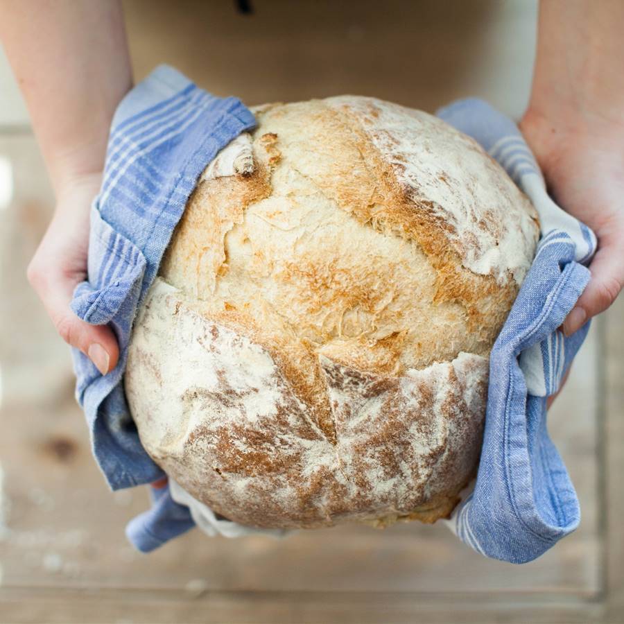 El pan previamente congelado y el pan seco son más saludables