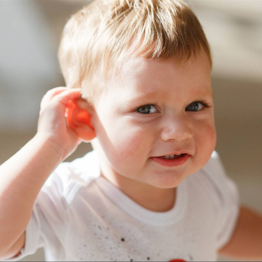 Cómo limpiar los oídos de un bebé para quitar la cera de forma segura