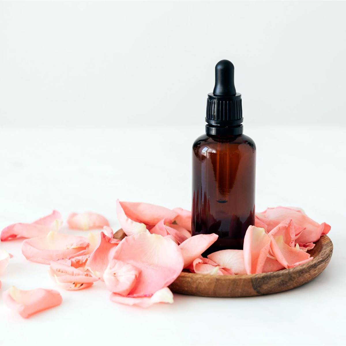 Aceite esencial de rosas: propiedades y usos