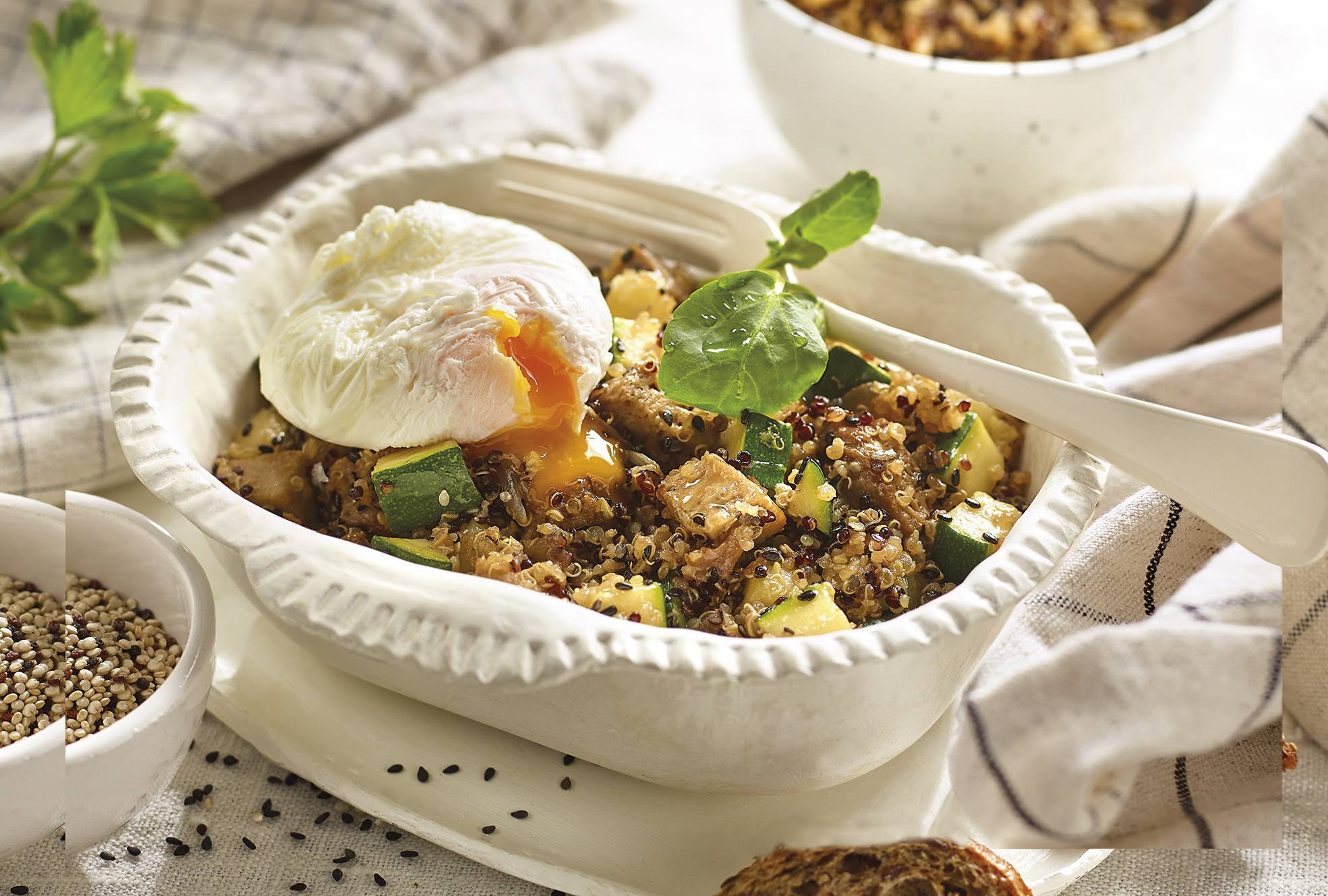 C-CARBOHIDRATOSquinoa. Bol de quinoa y verduritas con seitán y huevo poché