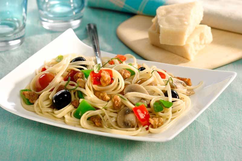 Spaghettis. Tallarines con soja a la mediterránea