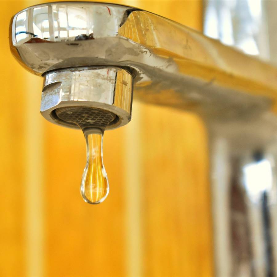 ¿Es bueno beber agua con cloro? Cómo reducir riesgos