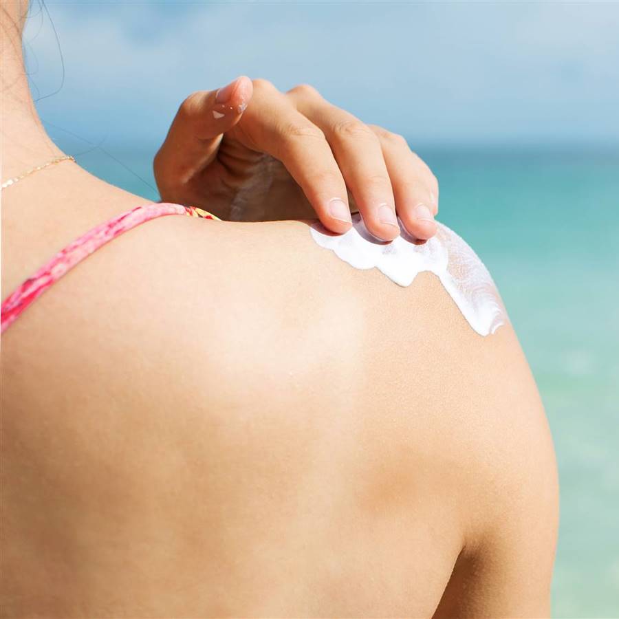 ¿Cómo saber si la crema solar ha caducado?