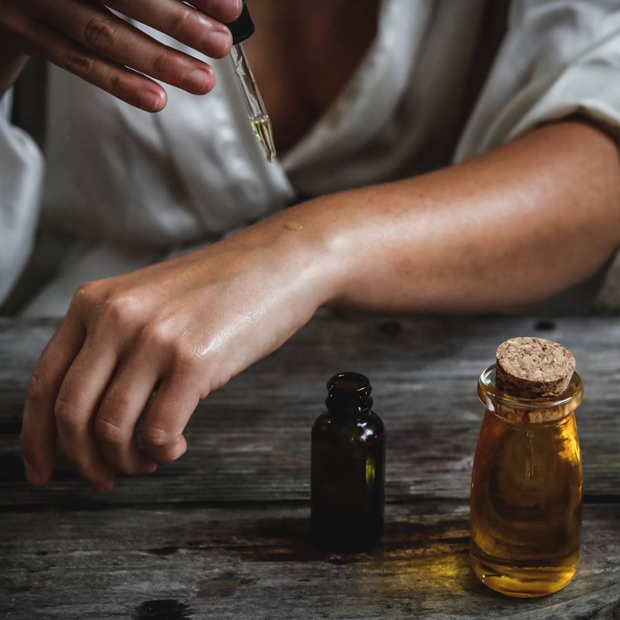 5 recetas de aceites corporales para el cuidado de la piel 