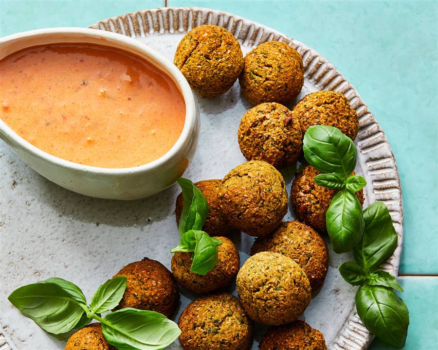 Albóndigas de alubias con tomate