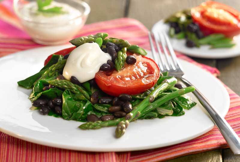 Tomates asados con frijoles negros