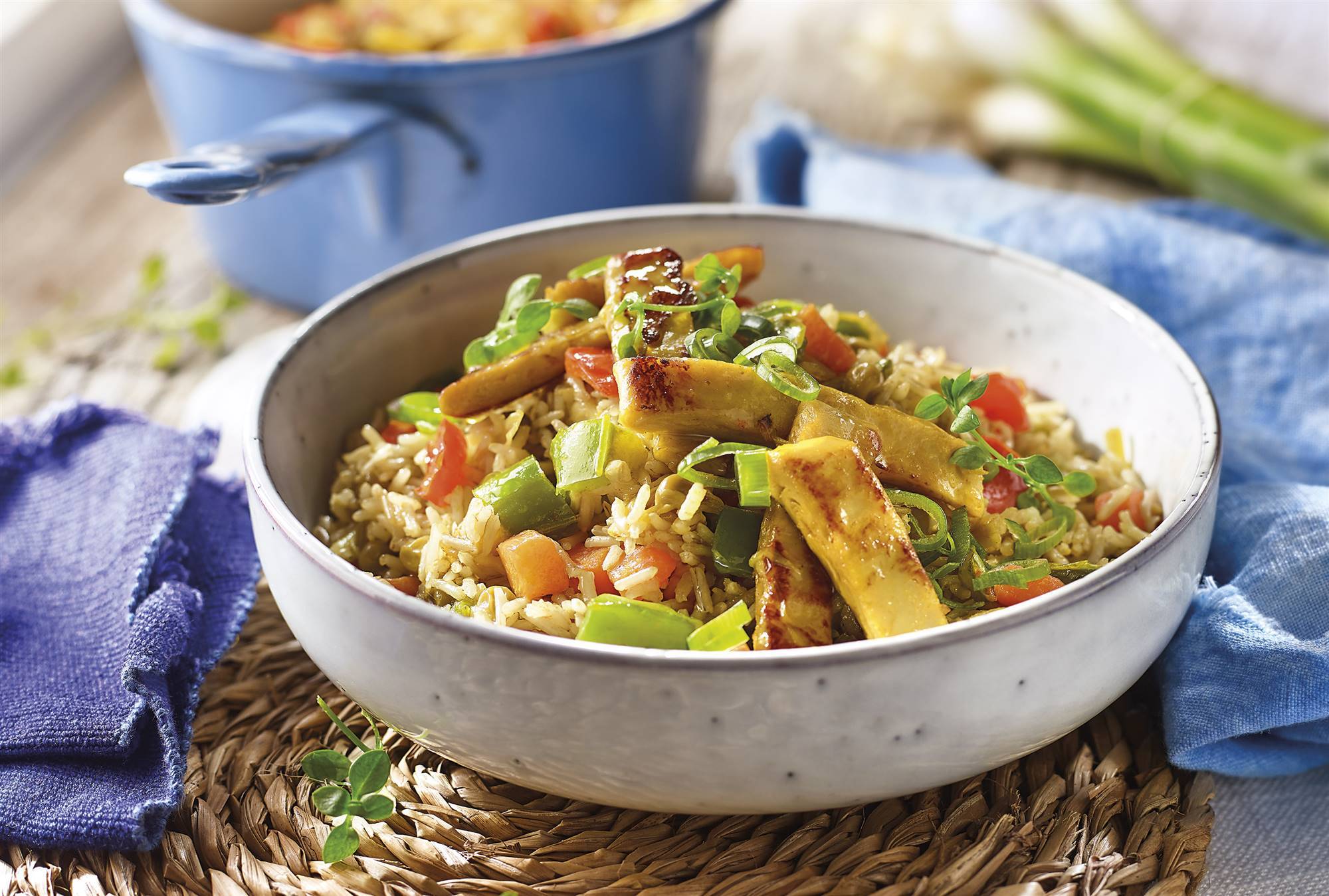 arroz-salteado. Arroz basmati salteado con Heura  y verduras variadas al curry