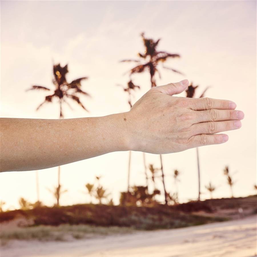 Manchas blancas en la piel por el sol: cómo prevenirlas