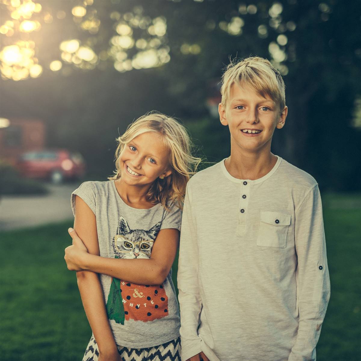 Dos niños rubios