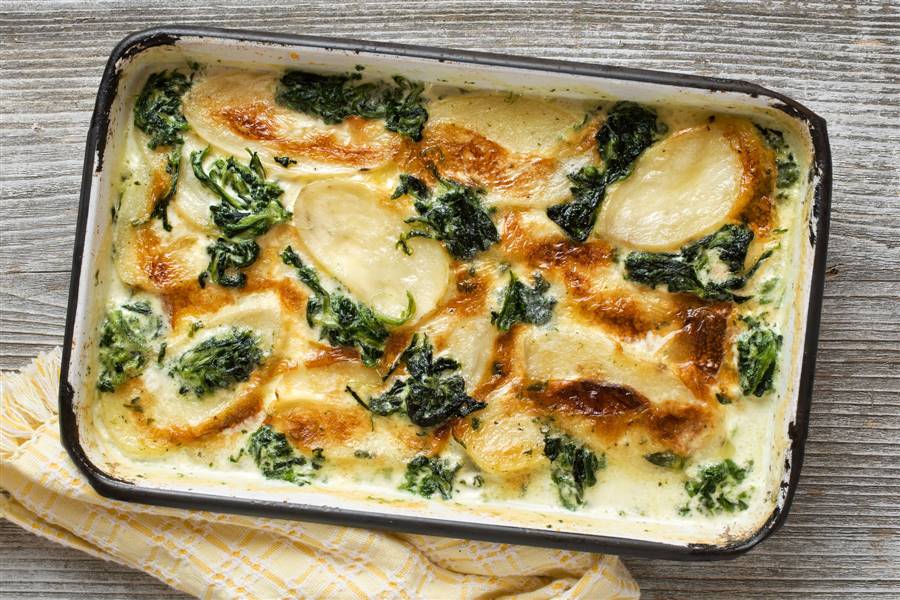 Spinach au gratin with potato and creamy tofu sauce