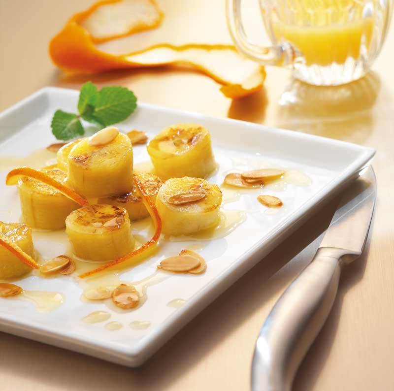 Plátanos salteados con almendra