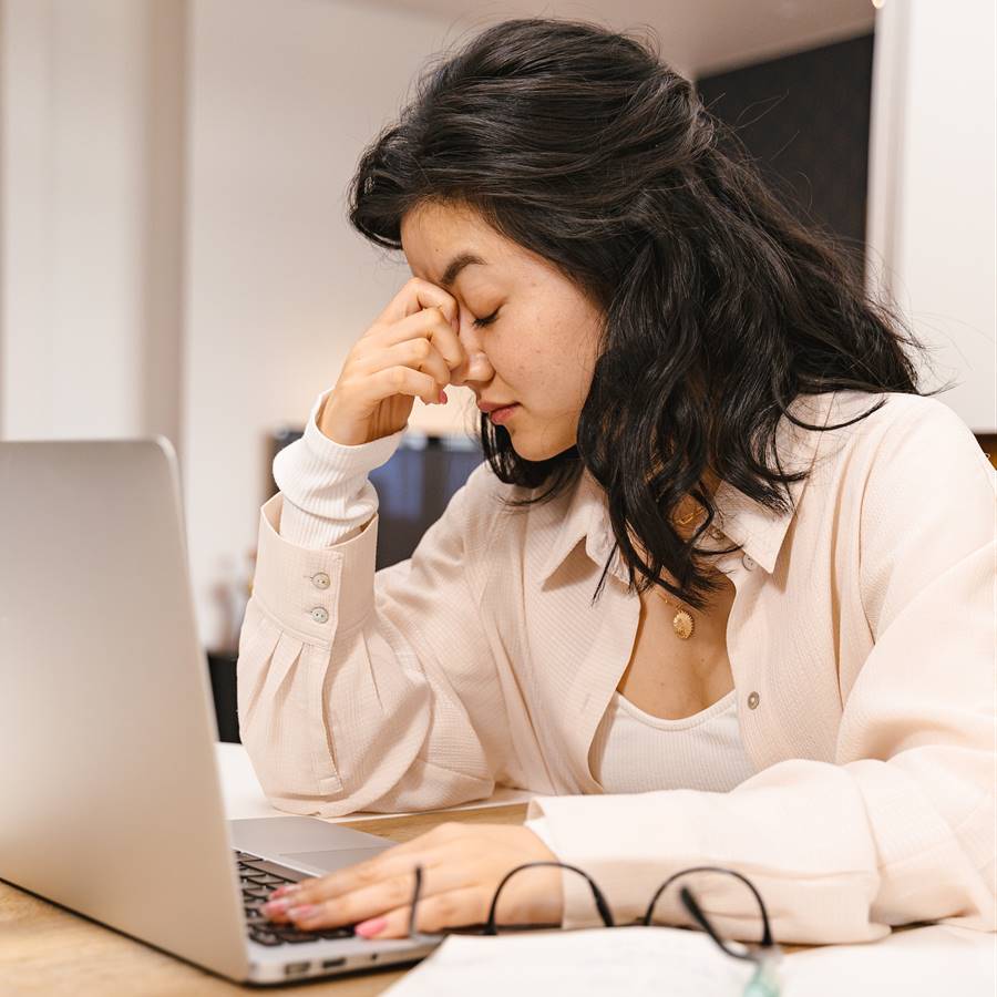 Cómo tratar los ojos irritados, dolorosos y secos