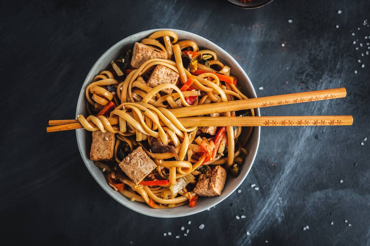 Tallarines con tofu