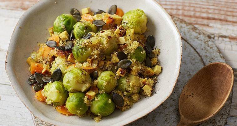 Ensalada de coles de bruselas y quinoa