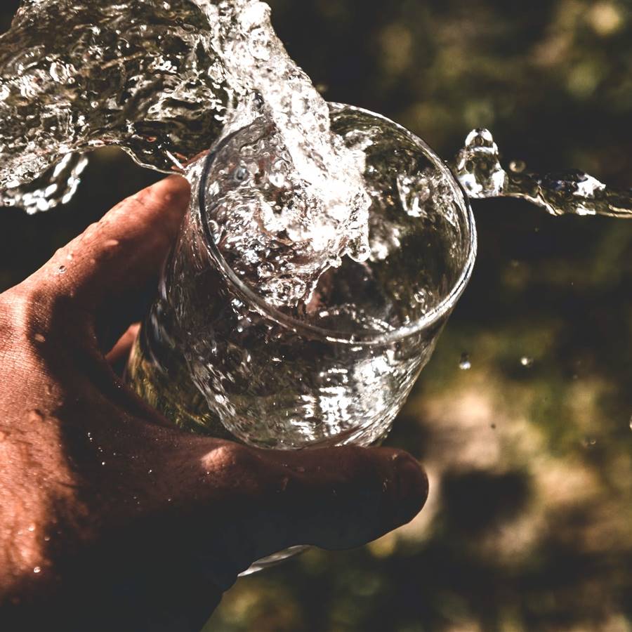 ¿El agua embotellada es mala? Las dudas sobre cuál es la mejor agua