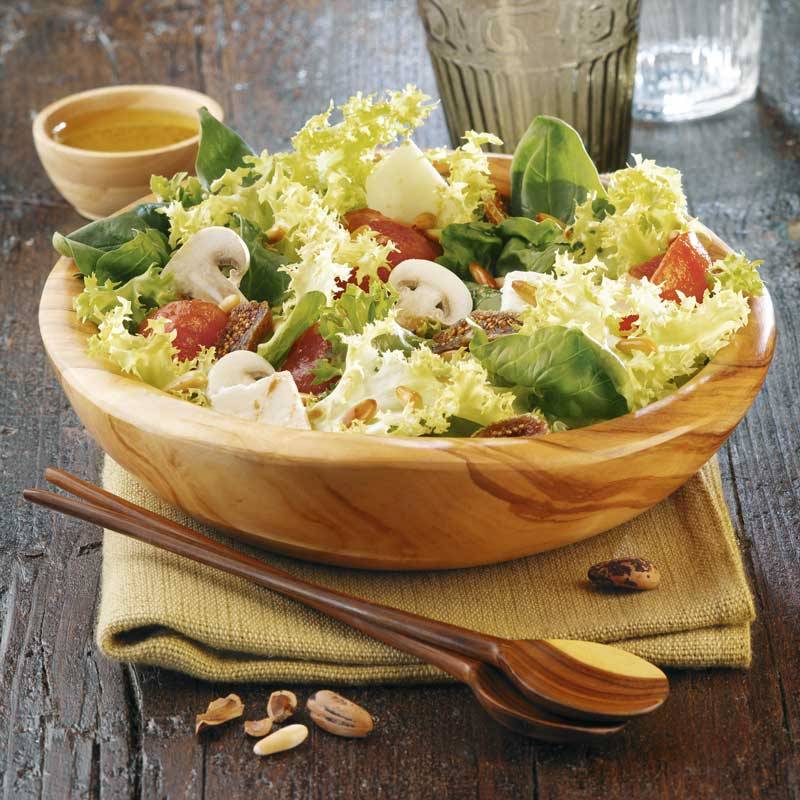 Ensalada de invierno con higos, piñones y tomate confitado