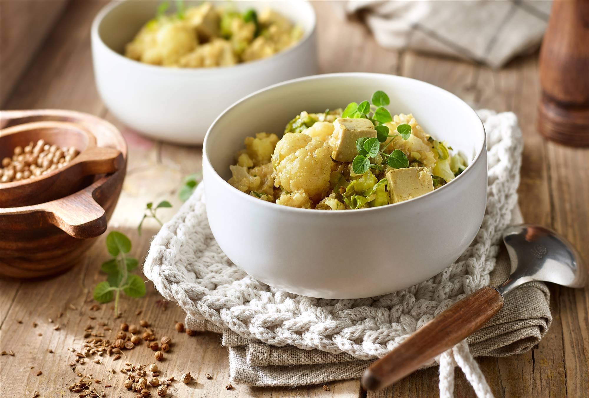 LEGUMBRES-quinoa-y-tofu. Receta de potaje de quinoa y coliflor al curry