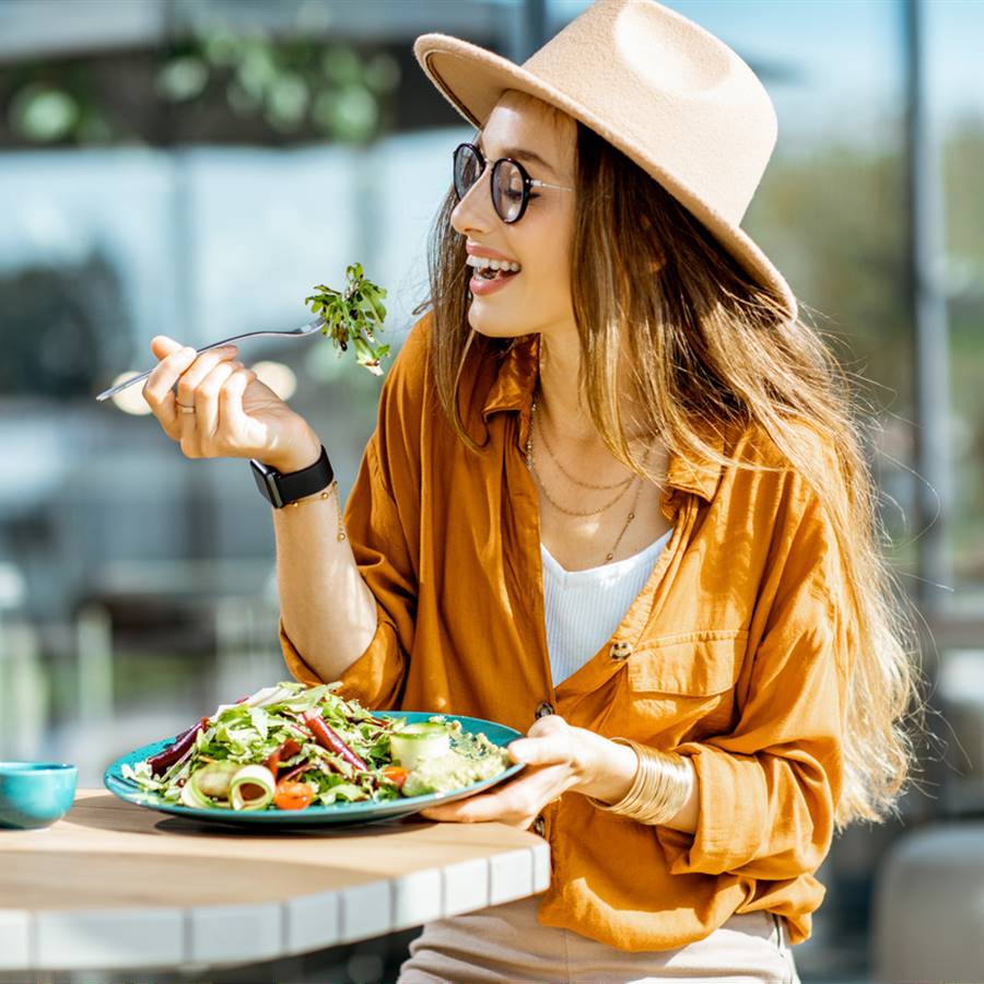 ¿Es más sano comer alimentos crudos o cocinados? Este es el equilibrio más saludable