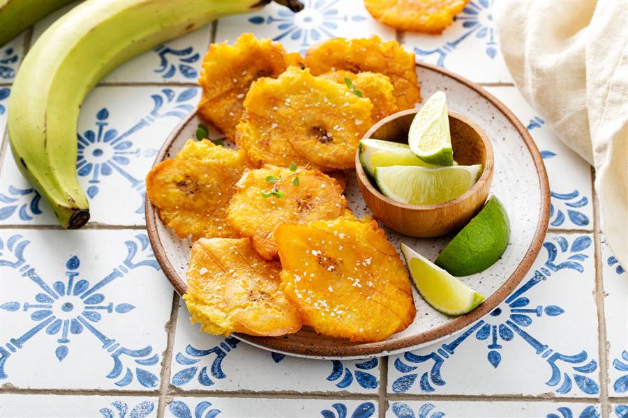 Patacones o tostones de plátano macho