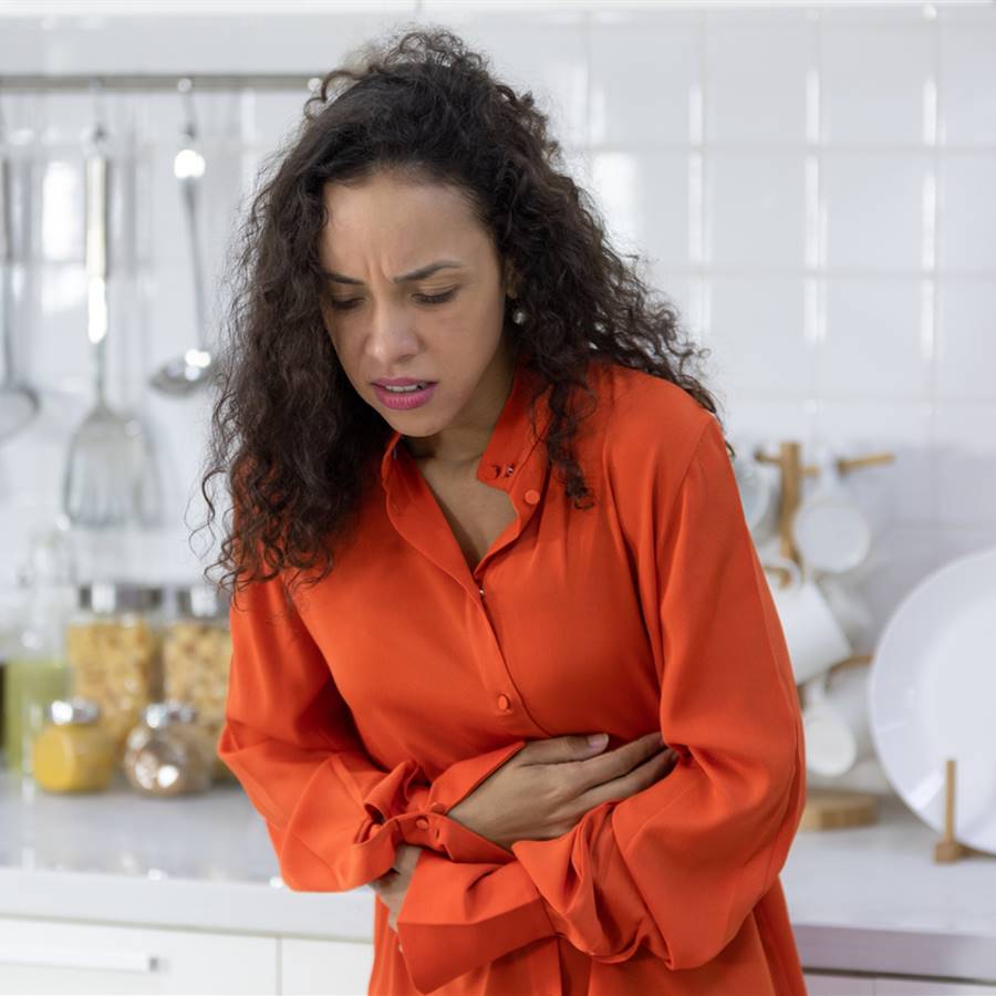 Dolor en la "boca del estómago": causas, remedios naturales y consejos para aliviarlo