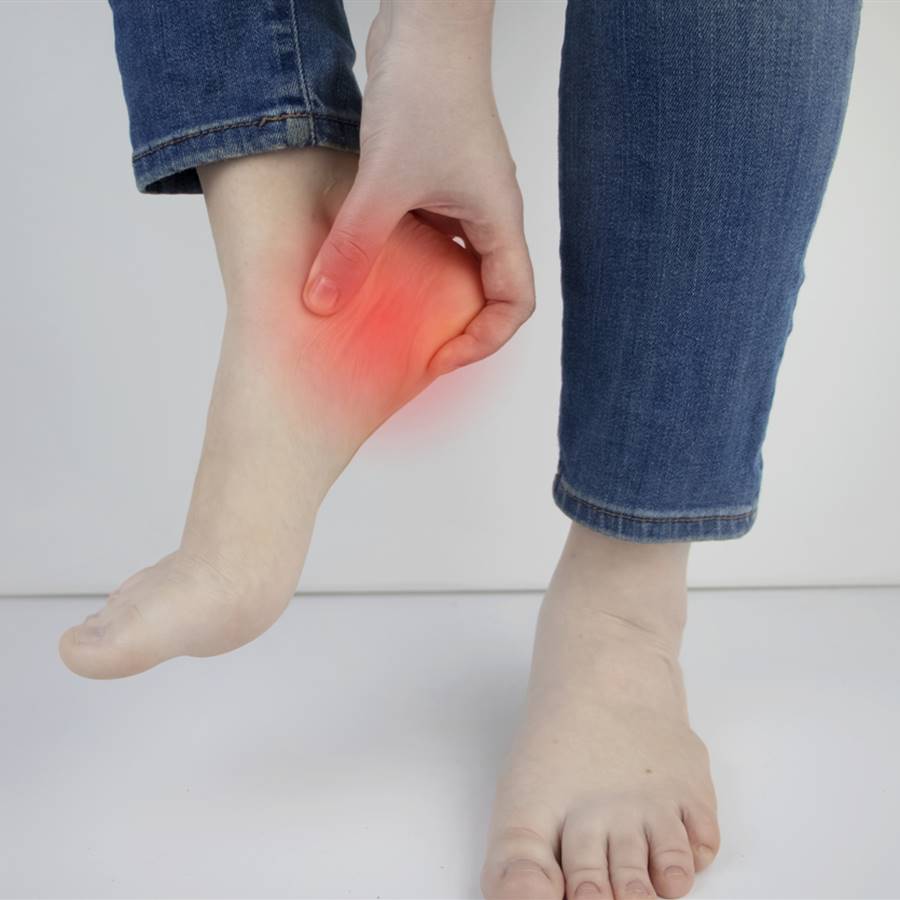 Espolón calcáneo: causas, síntomas y remedios naturales para tratarlo
