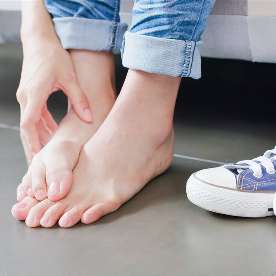 Hongos en los pies: tipos, síntomas, causas y remedios naturales
