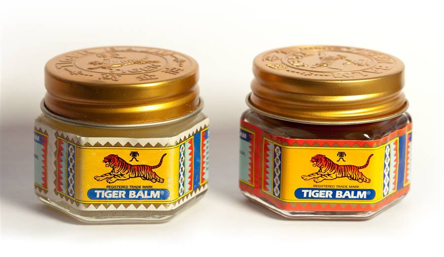 Presentaciones blanca y roja del Tiger Balm