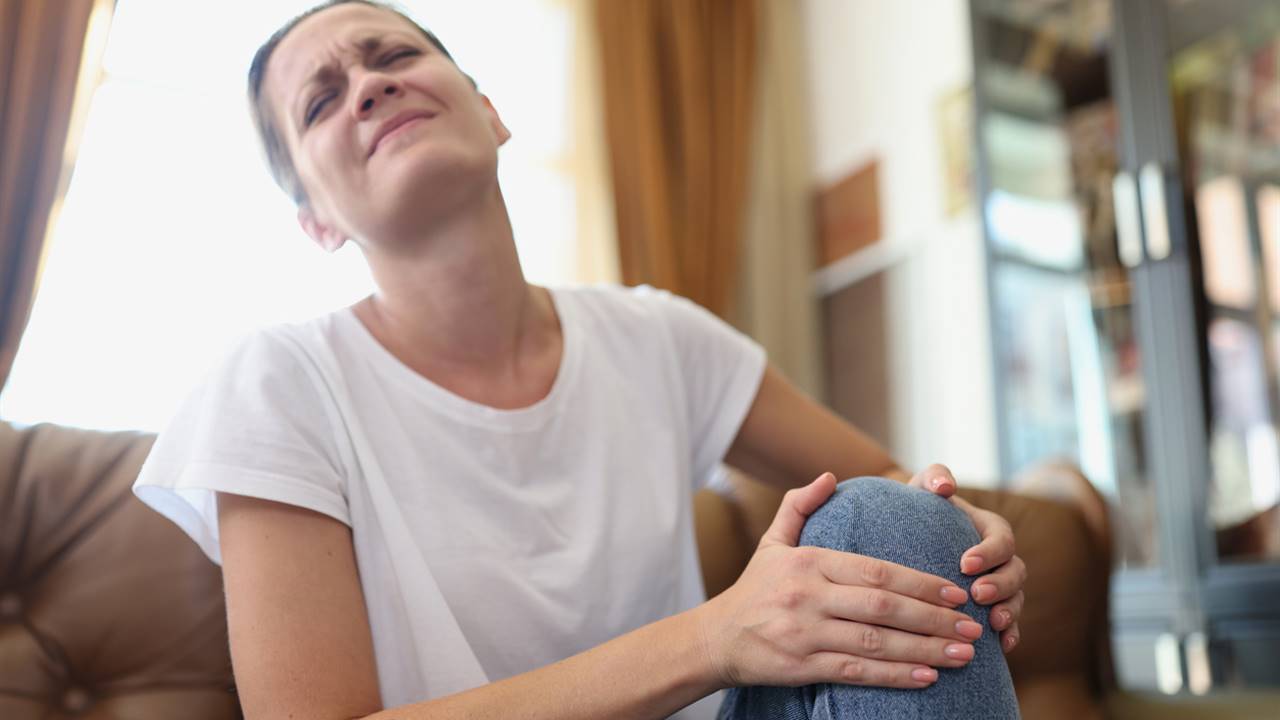 Dolor de rodilla en reposo y al caminar