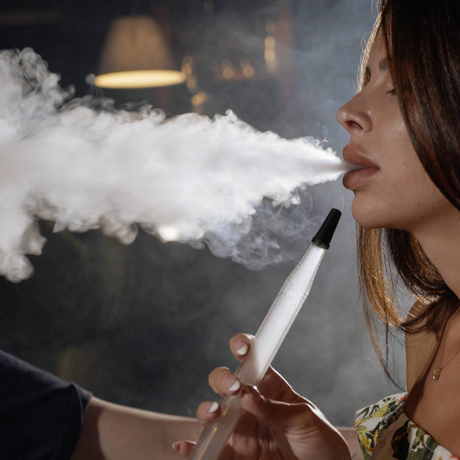 ¿Fumar con cachimba o pipa de agua es más sano o igual de malo?