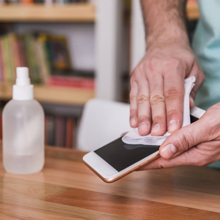 ¿Cómo se puede limpiar el móvil a fondo sin estropearlo?