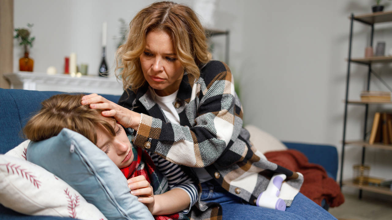 niños fiebre dormir