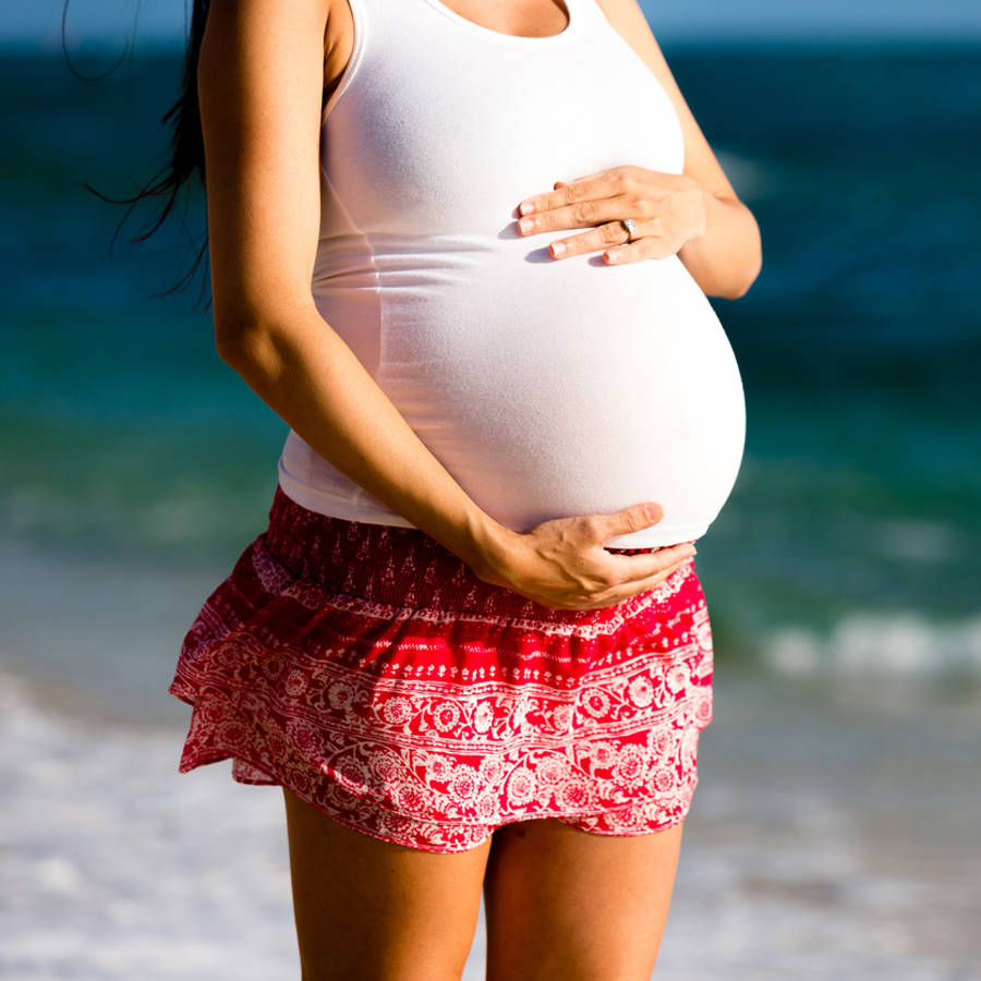 Por qué las mujeres embarazadas deben protegerse un poco más de la radiación UV