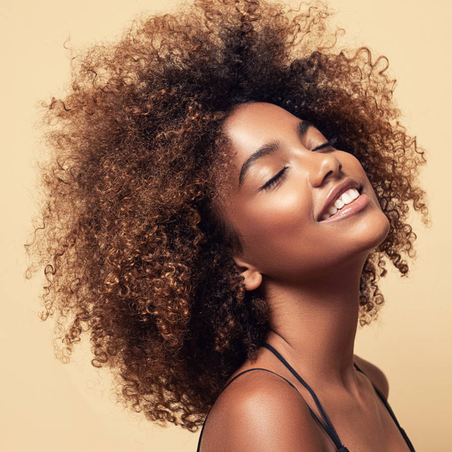 Cómo cuidar el pelo afro (incluye una receta de mascarilla casera)
