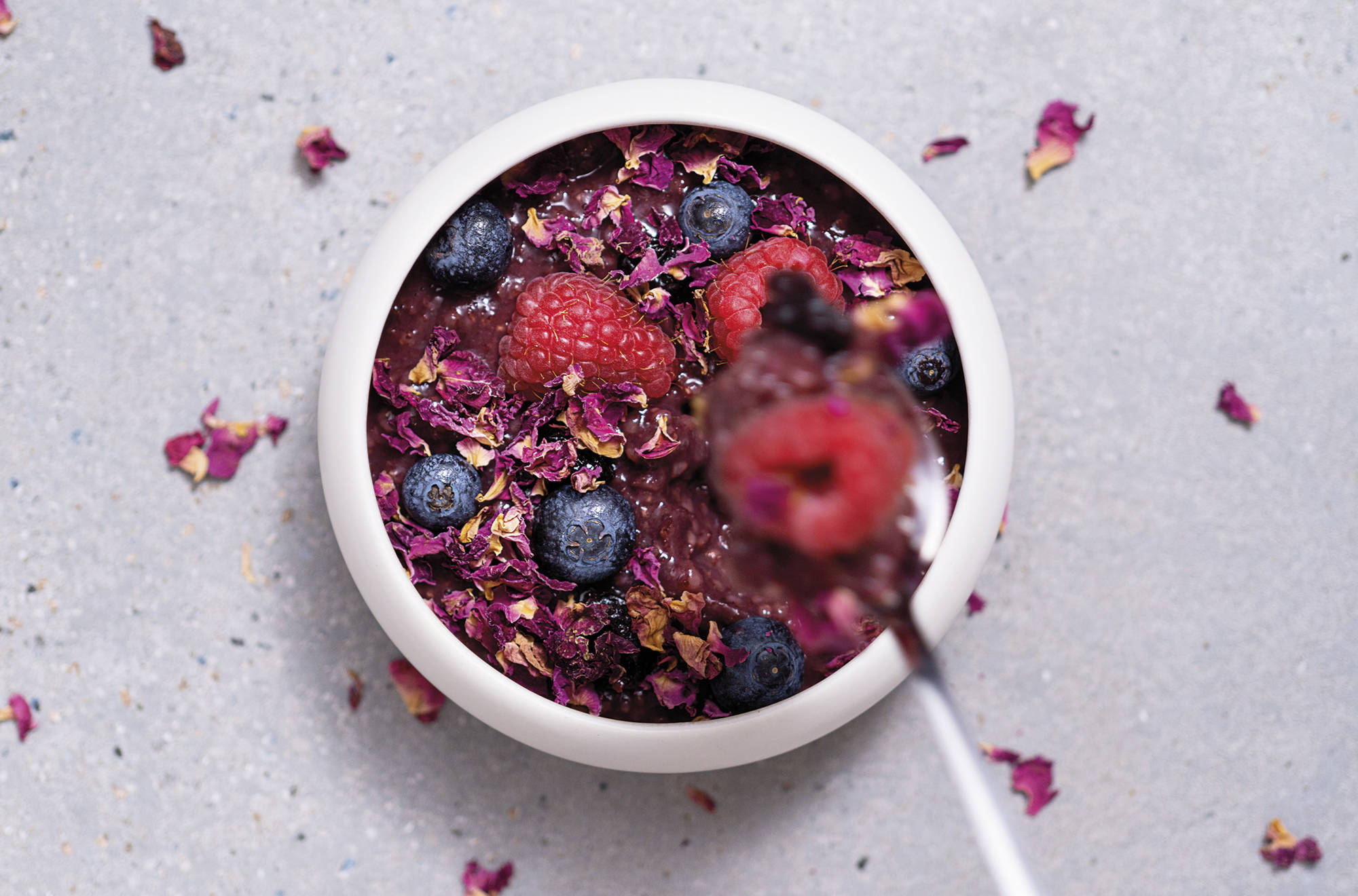 Porridge de mijo con frutos del bosque