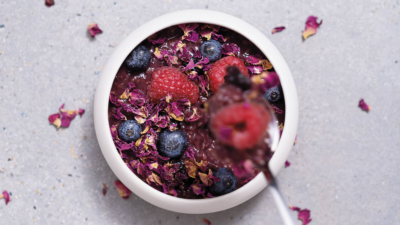 Porridge de mijo con frutos del bosque