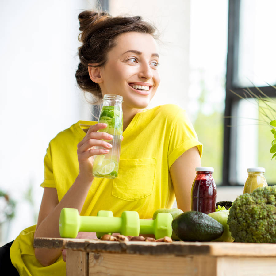 ¿Cuánta agua hay que beber al día? Consejos para mantenerte hidratado