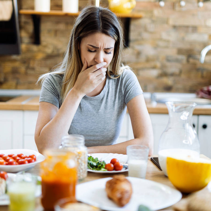 Sabor metálico en la boca: causas y qué hacer