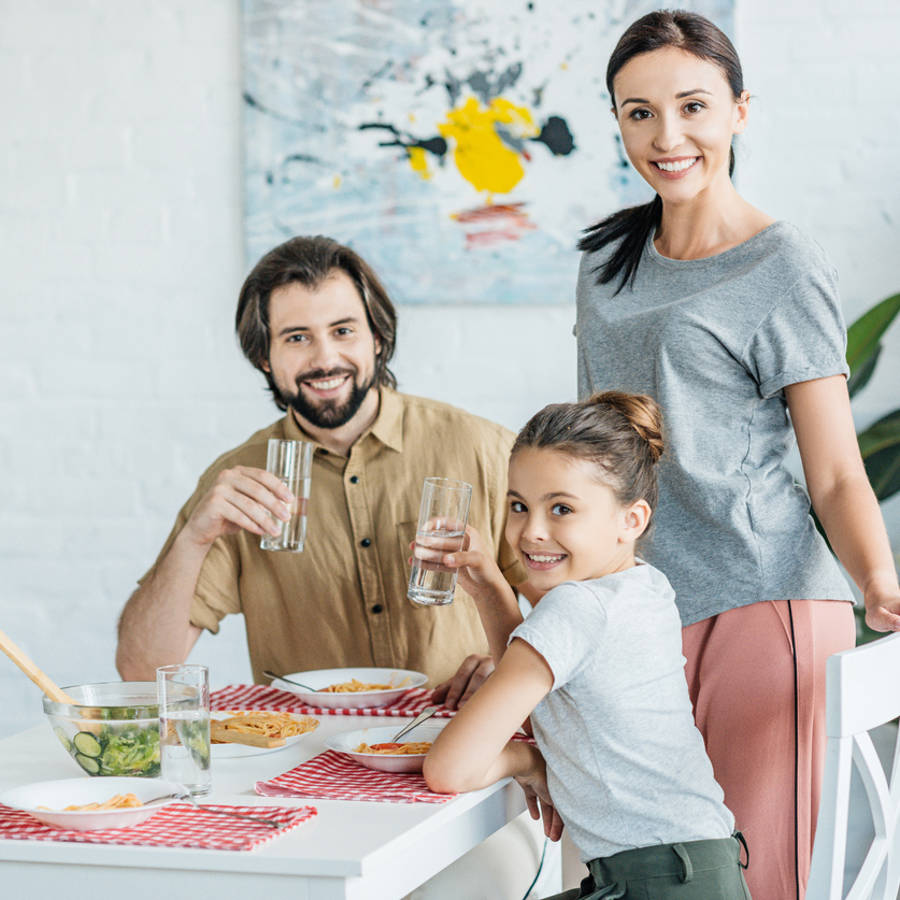 Família comiendo