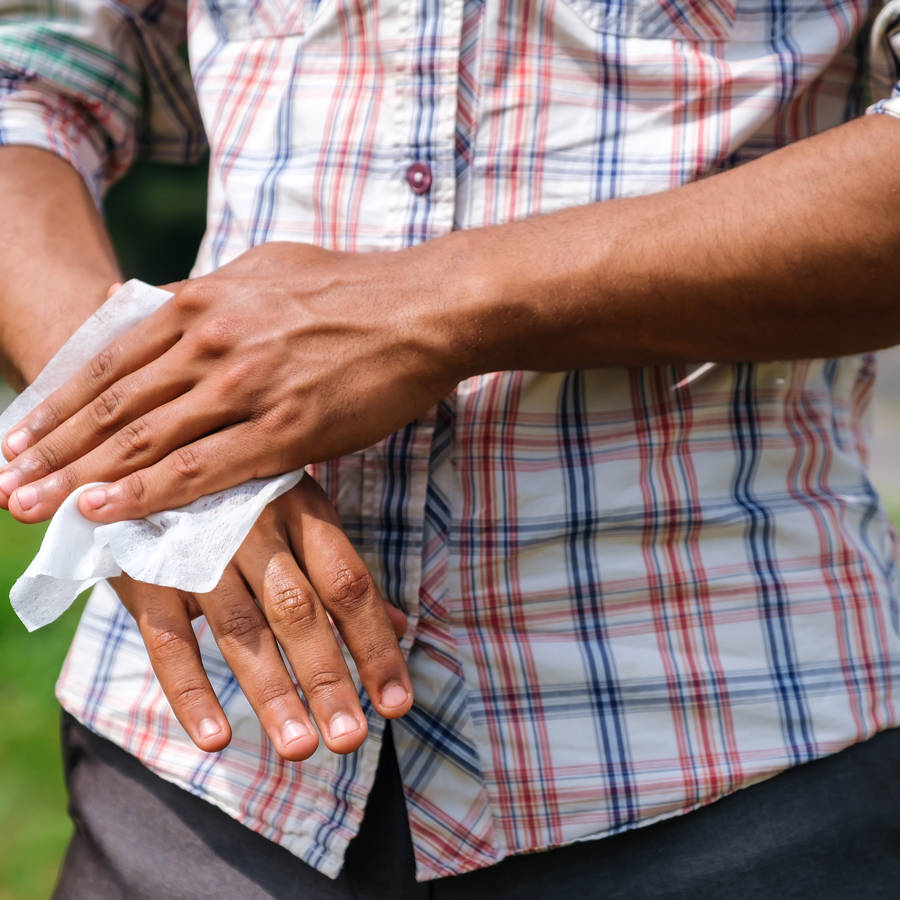 Hiperhidrosis palmar: qué es, causas y tratamiento natural contra la sudoración excesiva de las manos