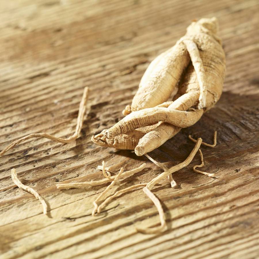 4 StockFood 11359090 XL Ginseng on a wooden surface
