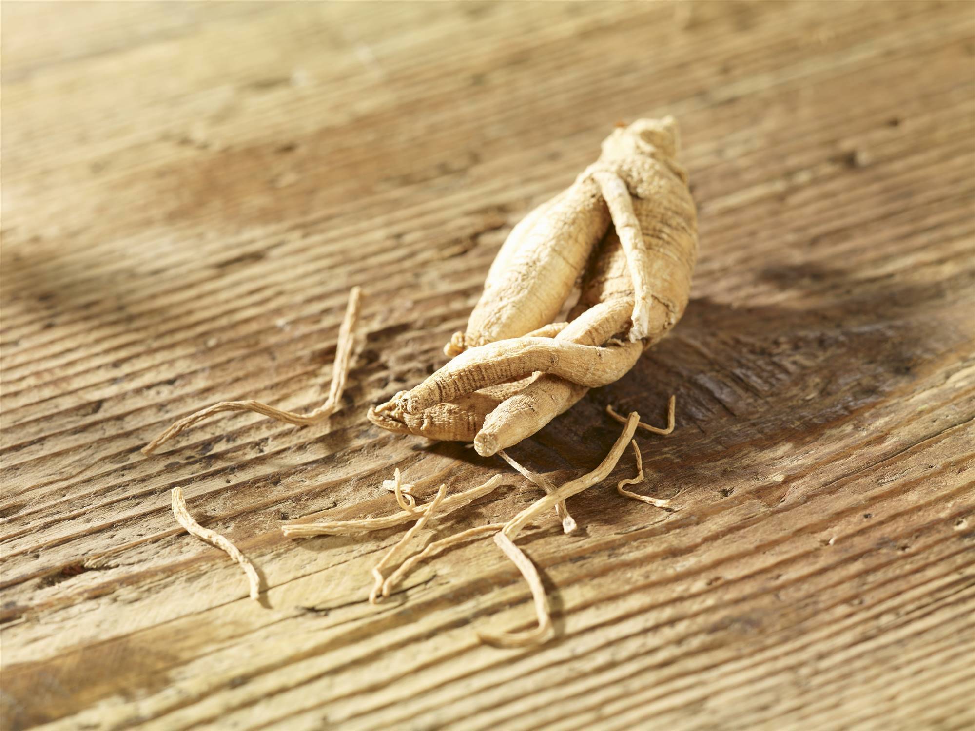 4 StockFood 11359090 XL Ginseng on a wooden surface
