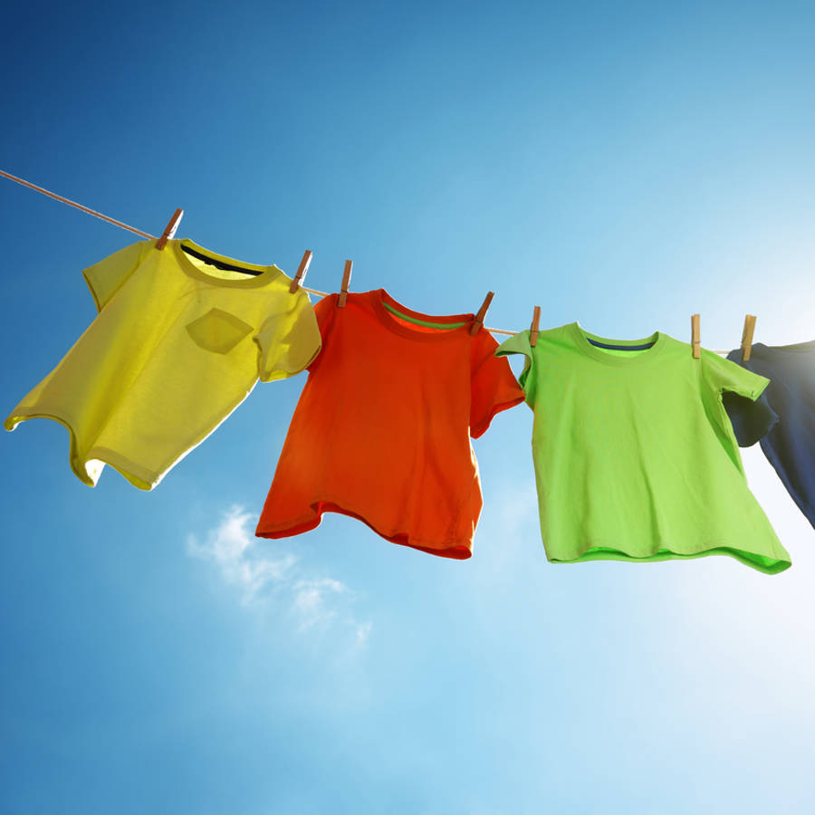 El truco para eliminar las manchas amarillas de la ropa que no conocías (y es gratis)